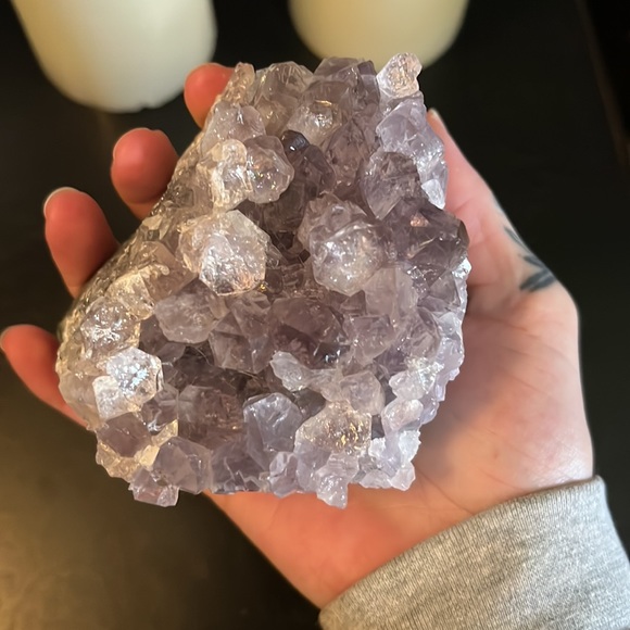 Amethyst cluster with lots of rainbows and points - Picture 8 of 8